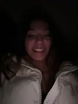 Snapshot of _MiaQueen_ chatting on December 14, 1:27 am MiaQueen online show from December 14, 1:27 am