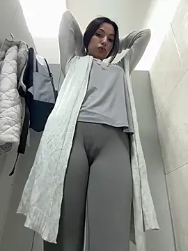 Snapshot of _MiaQueen_ chatting on March 3, 11:35 pm MiaQueen online show from March 3, 11:35 pm