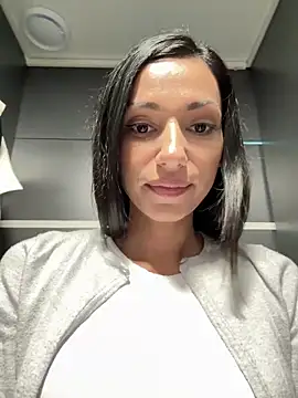 Snapshot of _MiaQueen_ chatting on September 19, 8:24 pm MiaQueen online show from September 19, 8:24 pm