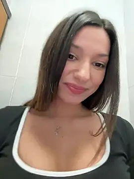 Snapshot of _MiaQueen_ chatting on March 15, 12:15 am MiaQueen online show from March 15, 12:15 am