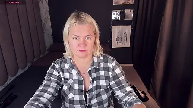 YolandaKiss online show from October 26, 8:20 pm