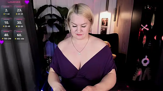 YolandaKiss online show from June 19, 8:25 pm
