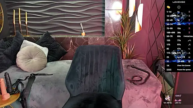 Snapshot of KylieMellow chatting on November 30, 5:30 am KylieMellow online show from November 30, 5:30 am