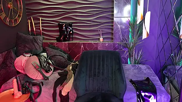 Snapshot of KylieMellow chatting on November 11, 5:35 am KylieMellow online show from November 11, 5:35 am