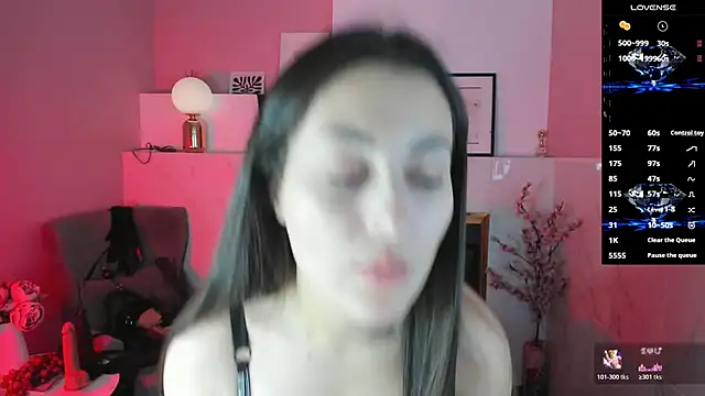 Snapshot of KylieMellow chatting on November 13, 1:15 pm KylieMellow online show from November 13, 1:15 pm