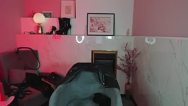 KylieMellow online show from September 21, 5:34 am