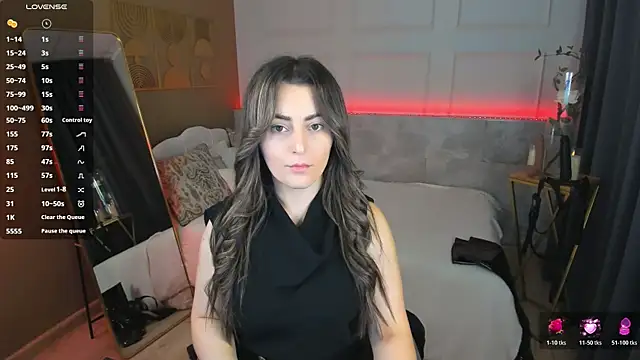Snapshot of KylieMellow chatting on June 14, 5:30 am KylieMellow online show from June 14, 5:30 am