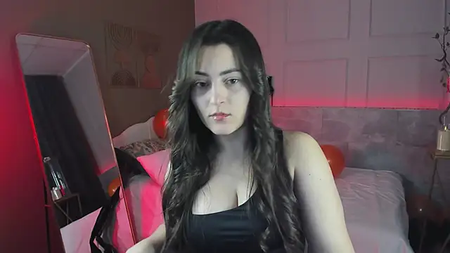 Snapshot of KylieMellow chatting on November 1, 5:25 am KylieMellow online show from November 1, 5:25 am