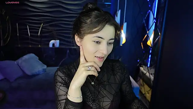 KylieMellow online show from March 15, 12:02 pm