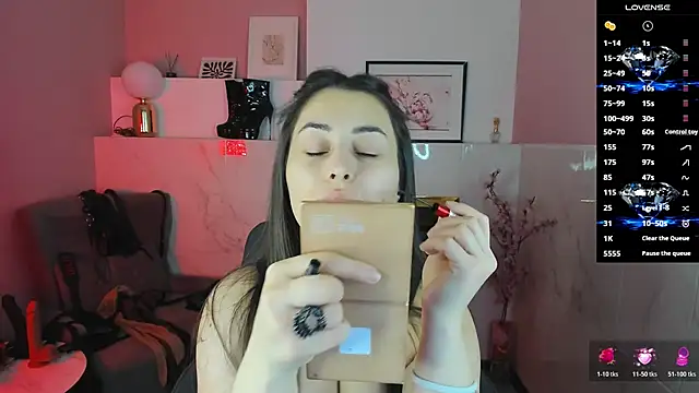 Snapshot of KylieMellow chatting on November 24, 11:21 am KylieMellow online show from November 24, 11:21 am