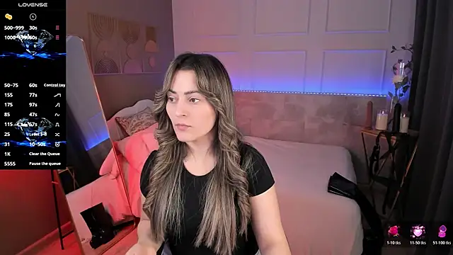 KylieMellow online show from April 18, 5:21 am