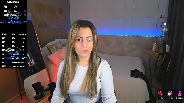 KylieMellow online show from April 15, 5:35 am