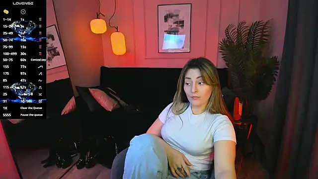 KylieMellow online show from April 5, 5:14 am