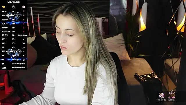 KylieMellow online show from February 28, 1:44 pm