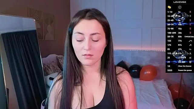 Snapshot of KylieMellow chatting on October 30, 1:31 pm KylieMellow online show from October 30, 1:31 pm