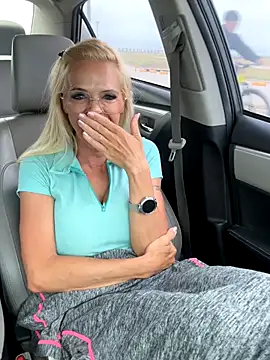 Snapshot of Reyna63 chatting on November 29, 2:06 pm Reyna63 online show from November 29, 2:06 pm