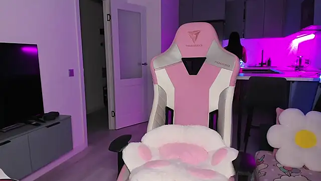 wow lovie online show from December 14, 4:34 pm