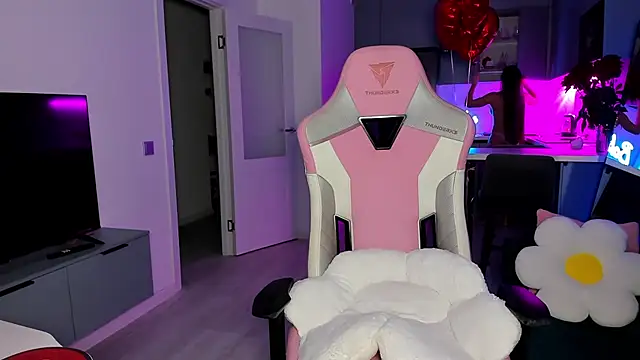 wow lovie online show from February 24, 4:35 am