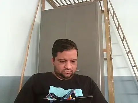 Snapshot of dhruv_love chatting on May 8, 5:11 am dhruv love online show from May 8, 5:11 am
