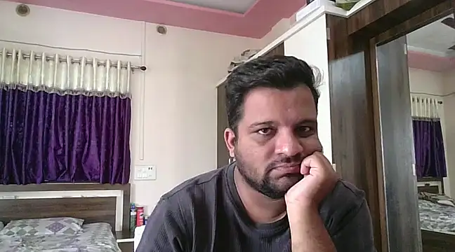 Snapshot of dhruv_love chatting on February 6, 8:18 am dhruv love online show from February 6, 8:18 am