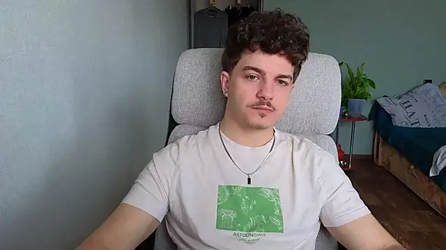 Remy Miles online show from April 24, 6:04 am