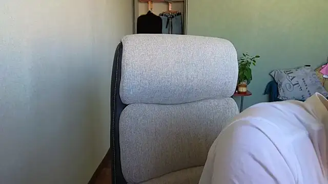 Remy Miles online show from March 29, 6:15 am