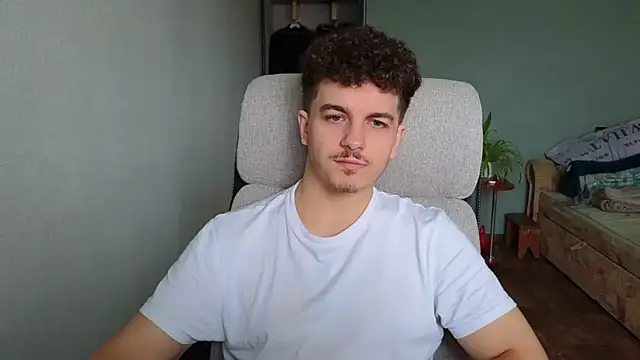 Remy Miles online show from December 2, 10:06 am