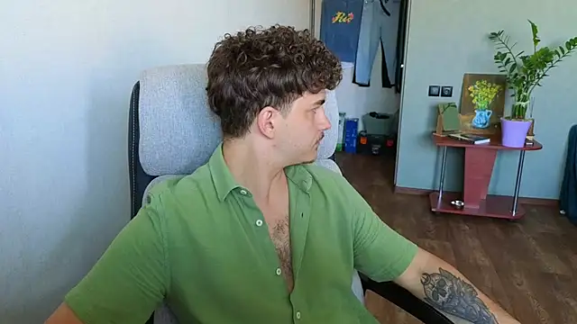 Snapshot of Remy_Miles chatting on July 26, 6:53 am Remy Miles online show from July 26, 6:53 am