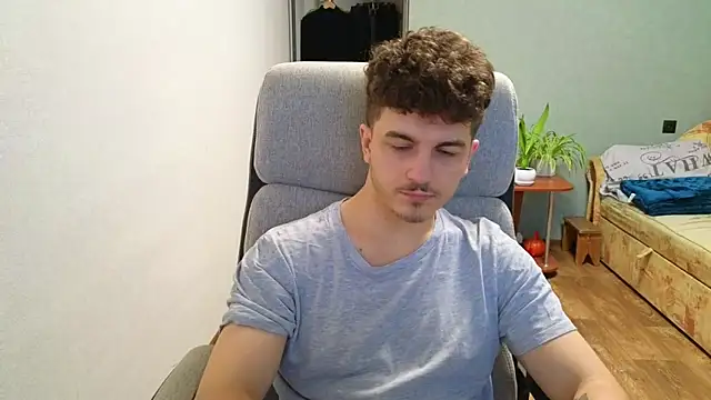 Remy Miles online show from December 4, 12:48 pm