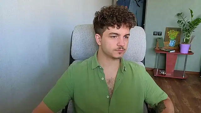 Snapshot of Remy_Miles chatting on July 16, 7:27 am Remy Miles online show from July 16, 7:27 am