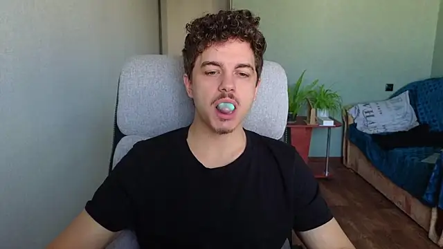 Remy Miles online show from October 26, 6:58 am