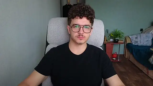 Remy Miles online show from November 12, 7:56 am