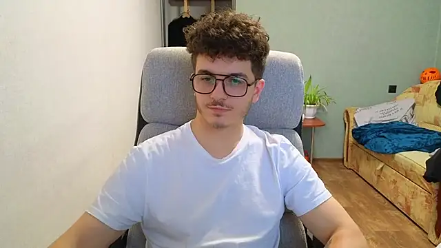 Remy Miles online show from December 15, 1:17 pm