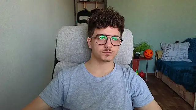 Remy Miles online show from November 21, 10:58 am