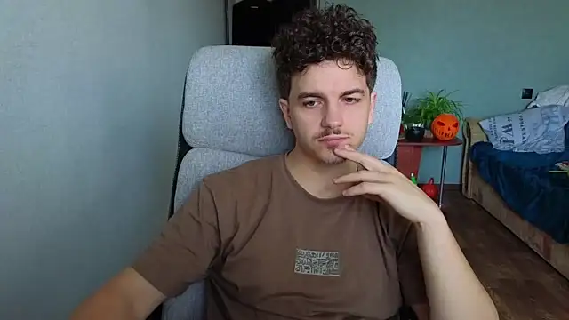 Remy Miles online show from November 18, 9:56 am