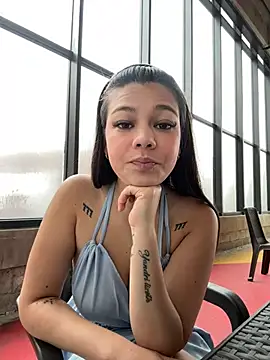 Alyshanon18 online show from March 9, 2:20 pm