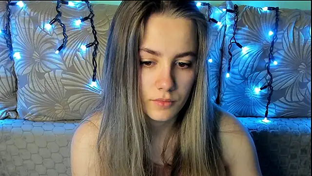 MaggieCake online show from March 18, 2:48 am