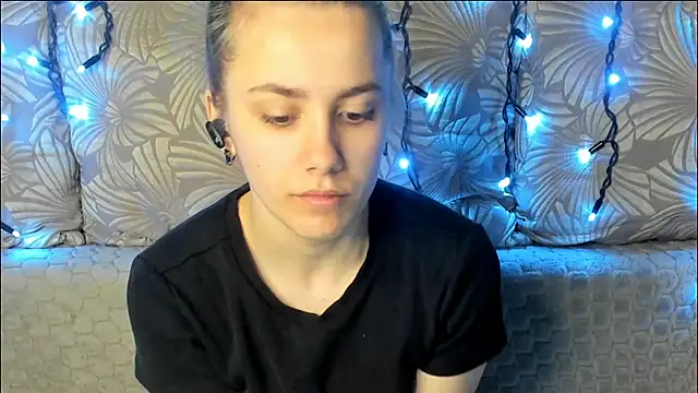 MaggieCake online show from April 14, 4:50 am