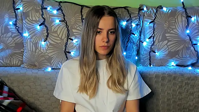 MaggieCake online show from November 8, 1:42 am