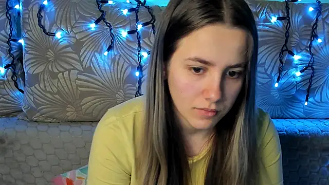 Snapshot of MaggieCake chatting on February 23, 6:03 am MaggieCake online show from February 23, 6:03 am