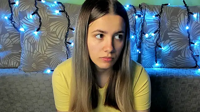 MaggieCake online show from November 1, 4:41 am