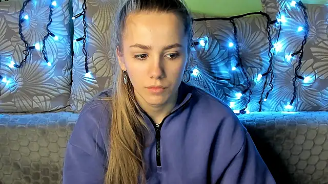 Snapshot of MaggieCake chatting on January 12, 5:56 am MaggieCake online show from January 12, 5:56 am