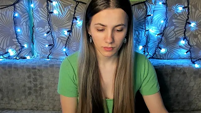 Snapshot of MaggieCake chatting on February 9, 1:22 am MaggieCake online show from February 9, 1:22 am