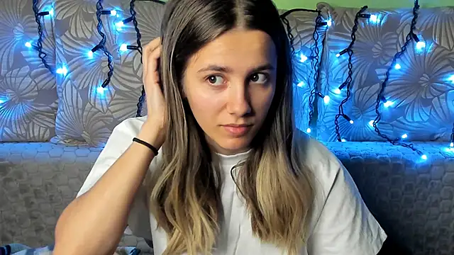 MaggieCake online show from November 9, 4:38 am