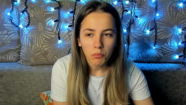 MaggieCake online show from December 2, 3:07 am