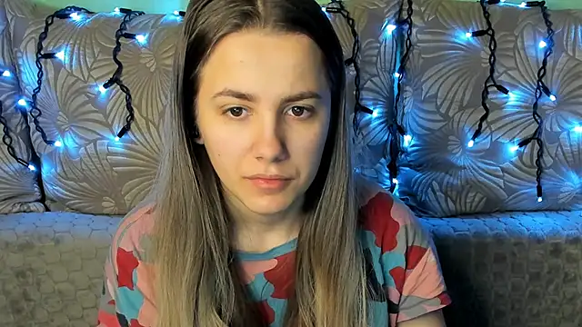 Snapshot of MaggieCake chatting on February 4, 4:29 am MaggieCake online show from February 4, 4:29 am