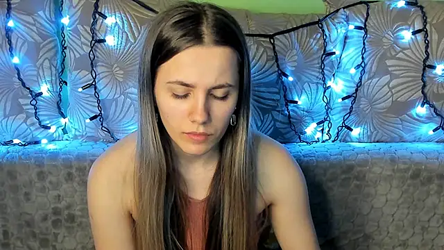 Snapshot of MaggieCake chatting on February 13, 5:26 am MaggieCake online show from February 13, 5:26 am