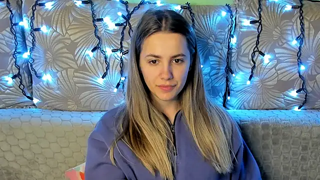 Snapshot of MaggieCake chatting on February 11, 3:06 am MaggieCake online show from February 11, 3:06 am