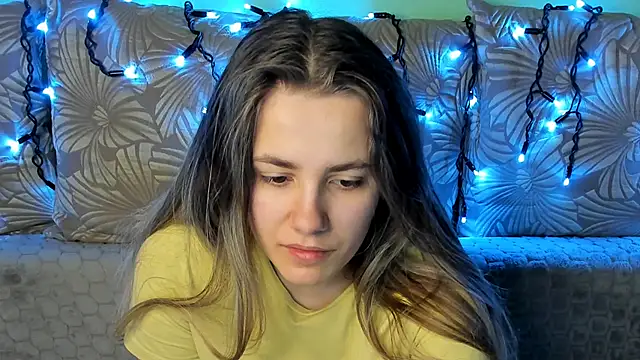 Snapshot of MaggieCake chatting on February 18, 2:42 am MaggieCake online show from February 18, 2:42 am