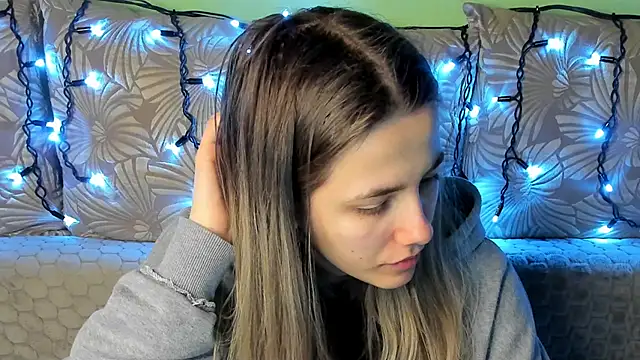 Snapshot of MaggieCake chatting on February 13, 2:55 am MaggieCake online show from February 13, 2:55 am